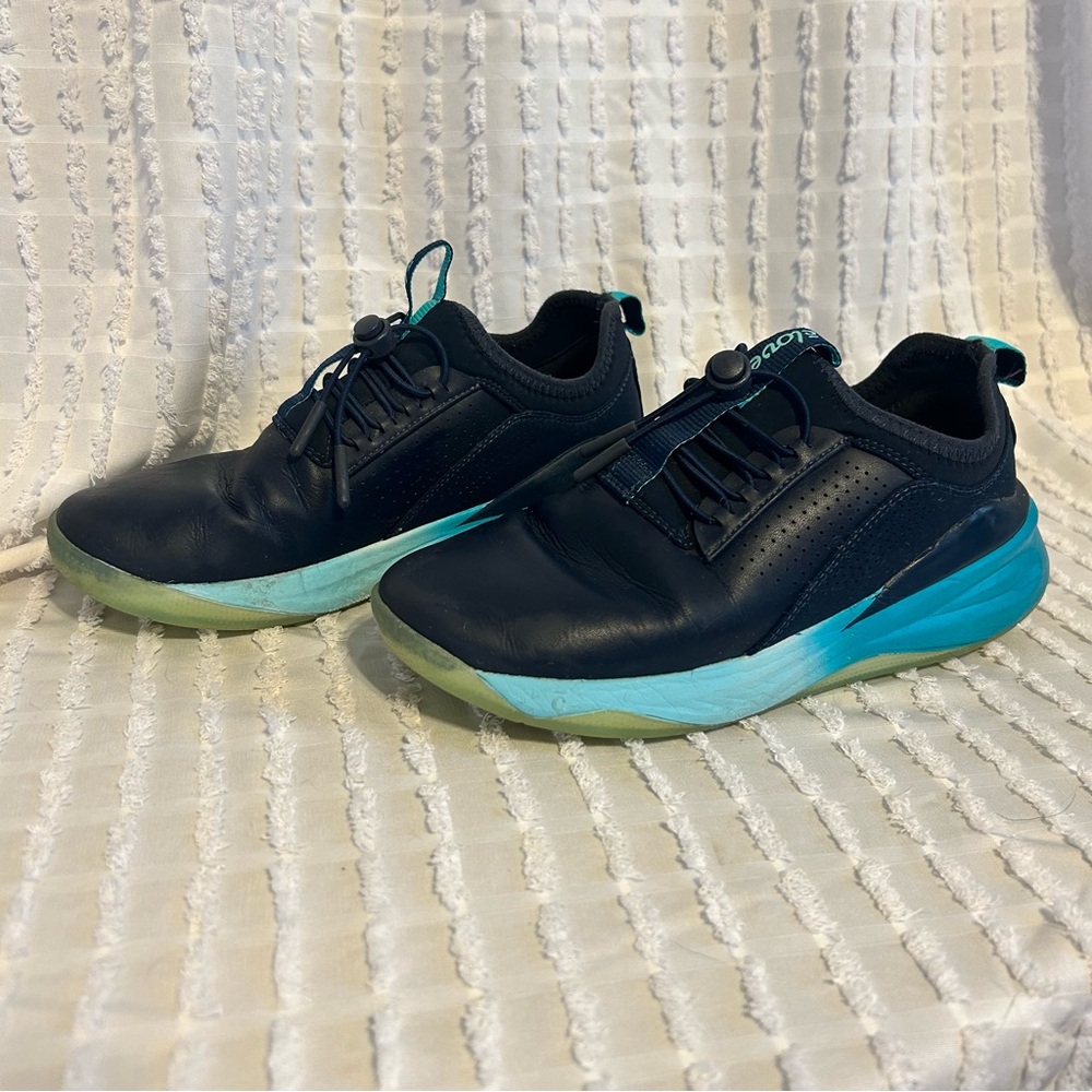 Women’s Clove size 6.5 Athletic Slip-On Sneakers in Navy with‎ Teal Accents